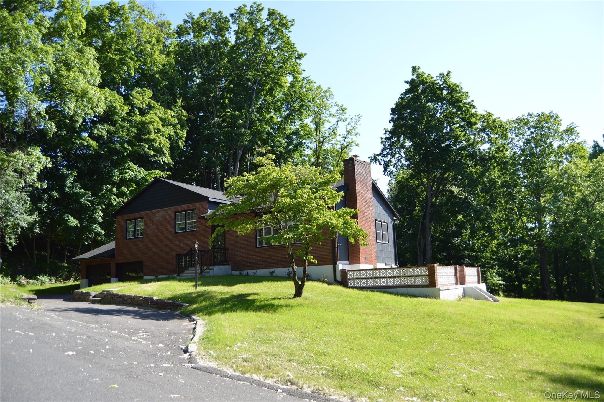 108 Flower Hill – For Sale