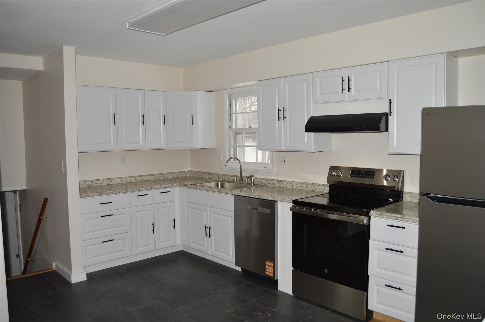 108 Flower Hill – For Sale photo 3
