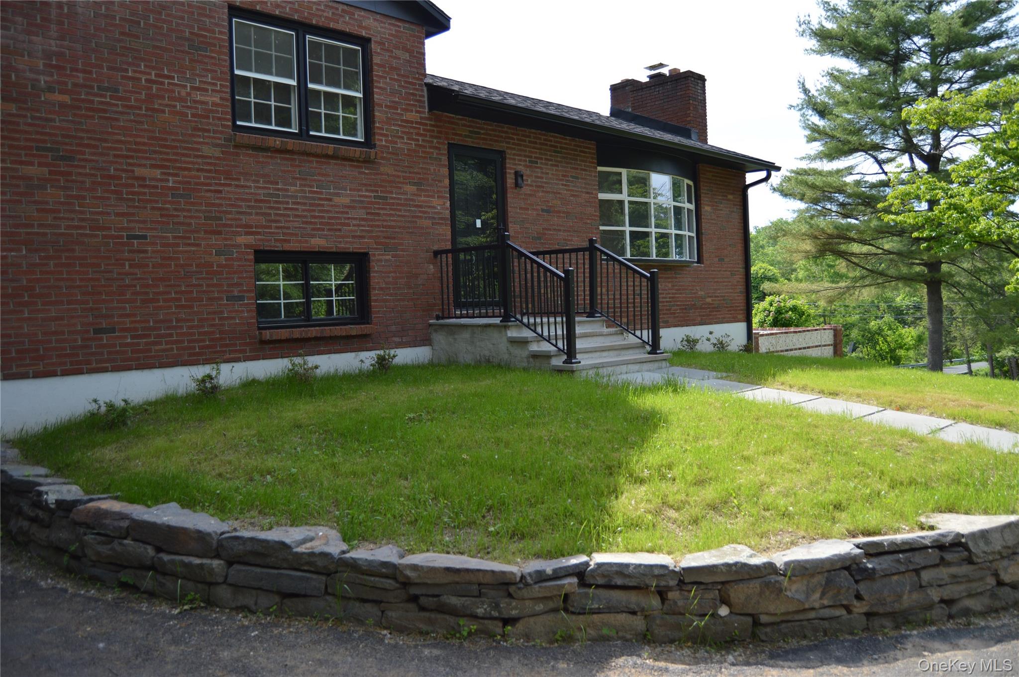 108 Flower Hill – For Sale photo 2