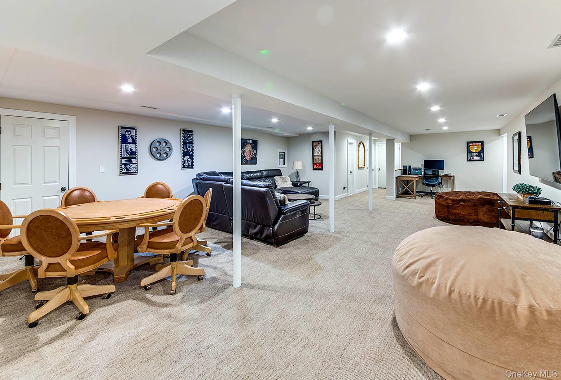 16 Woodege Circle – For Rent photo 20