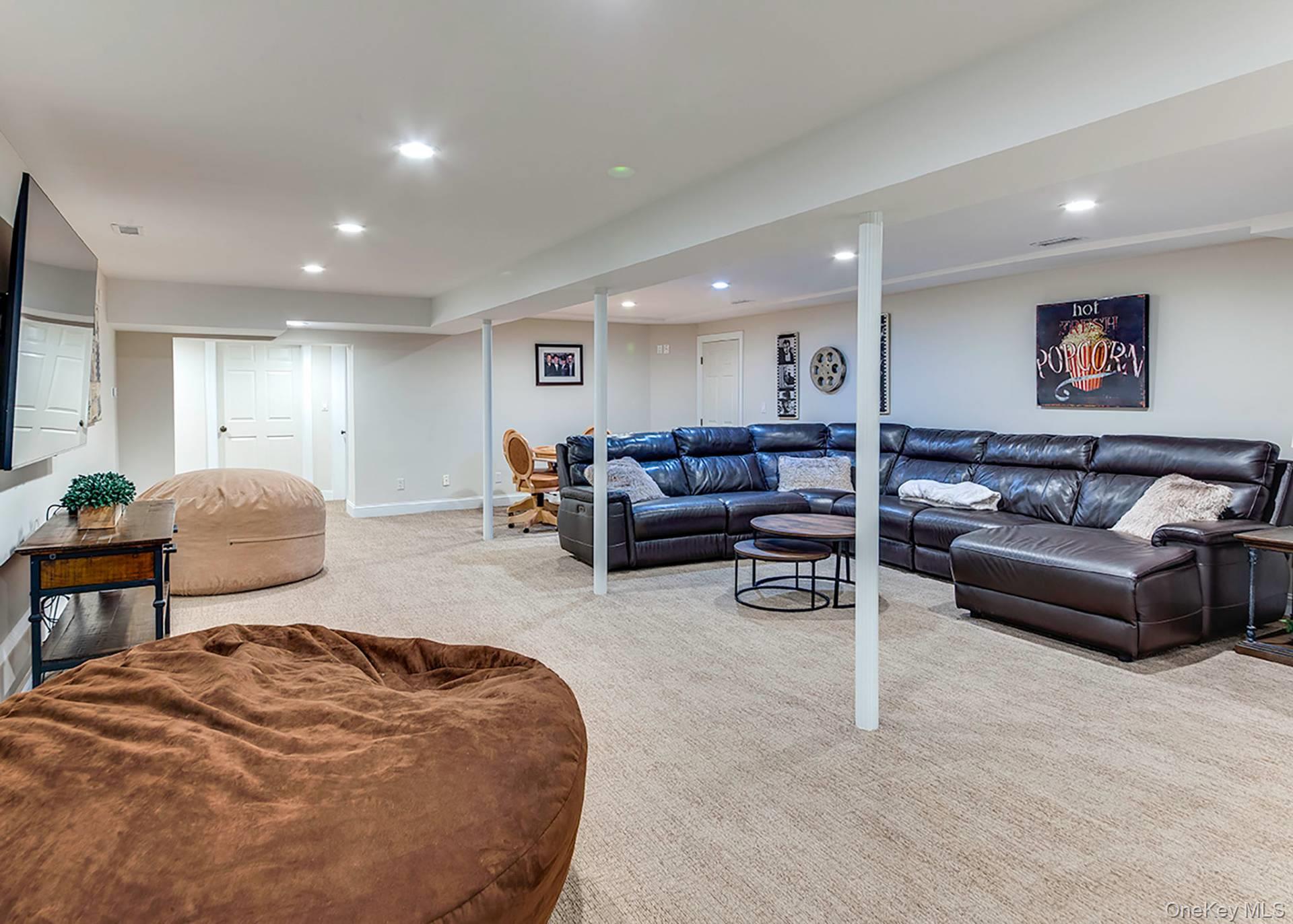16 Woodege Circle – For Rent photo 19