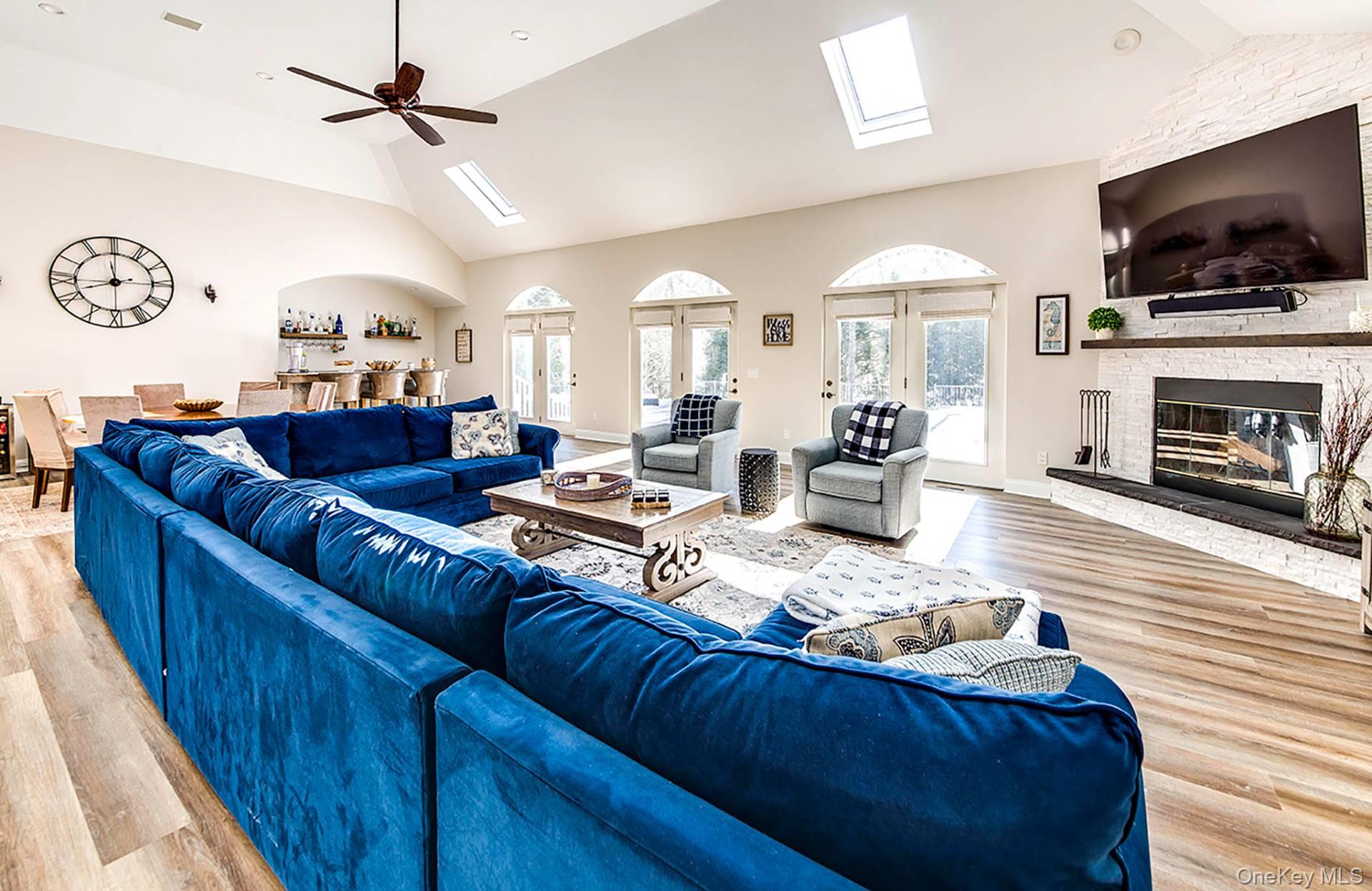 16 Woodege Circle – For Rent photo 3
