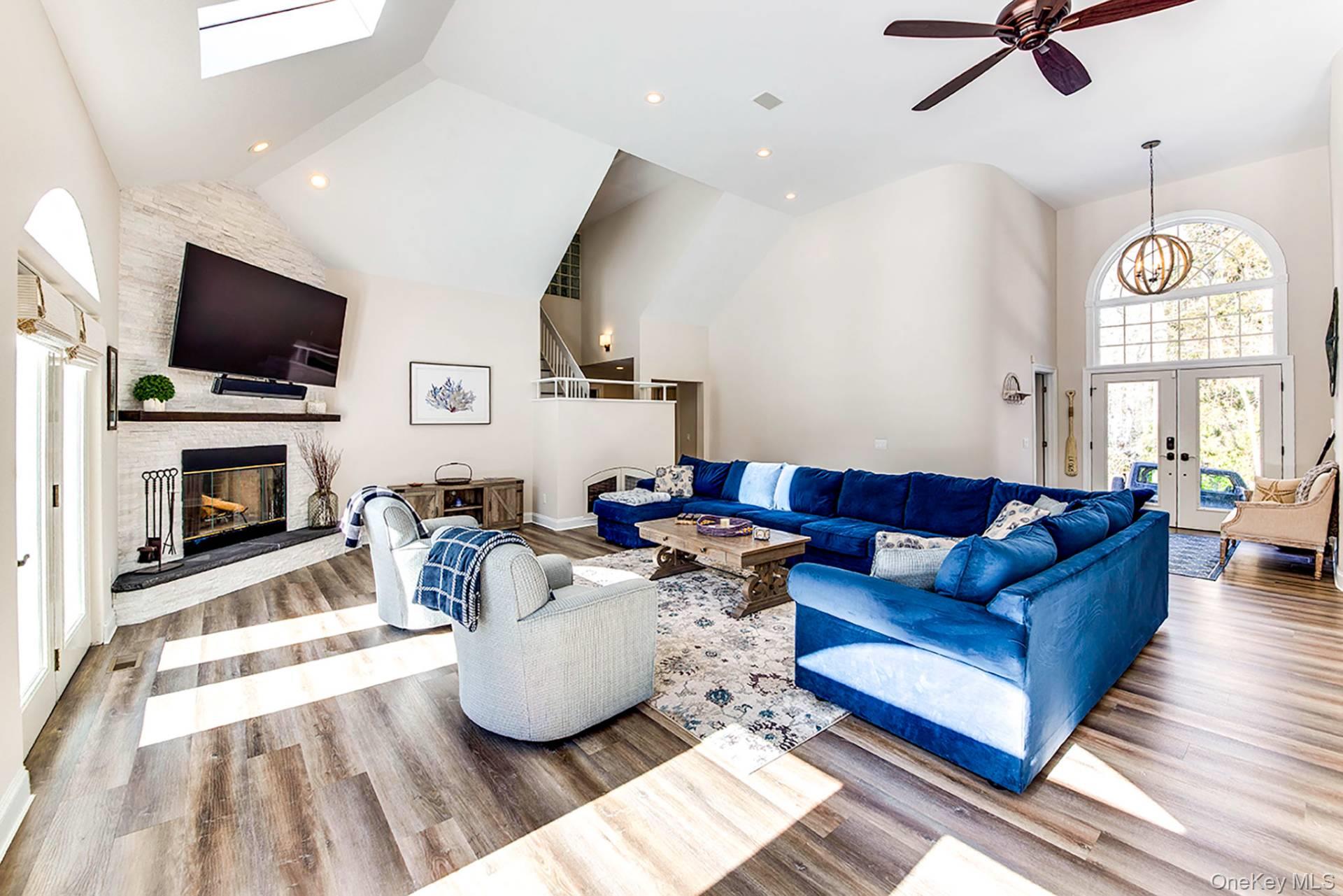 16 Woodege Circle – For Rent photo 2