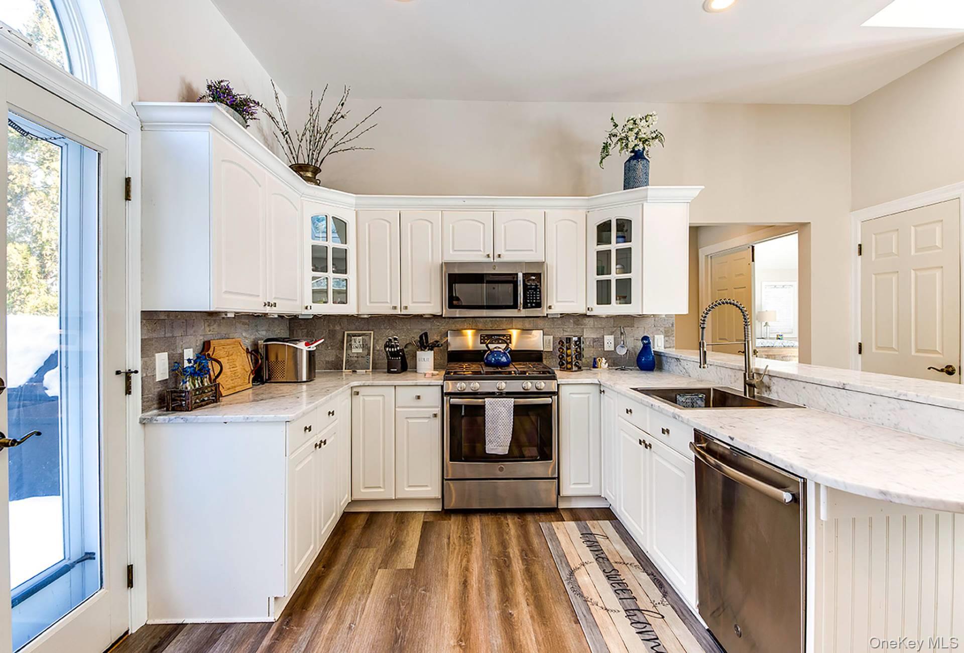 16 Woodege Circle – For Rent photo 9