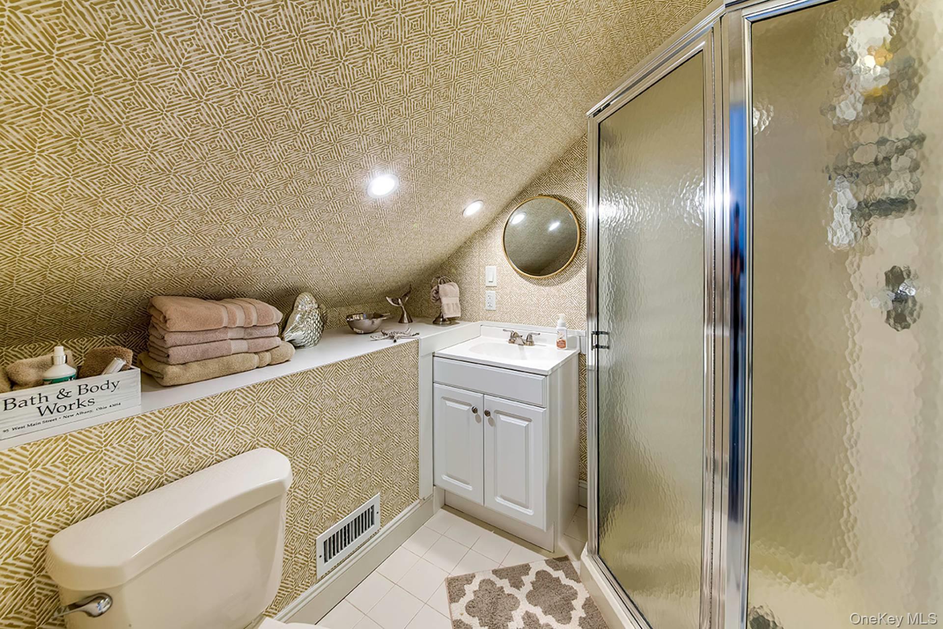 16 Woodege Circle – For Rent photo 18