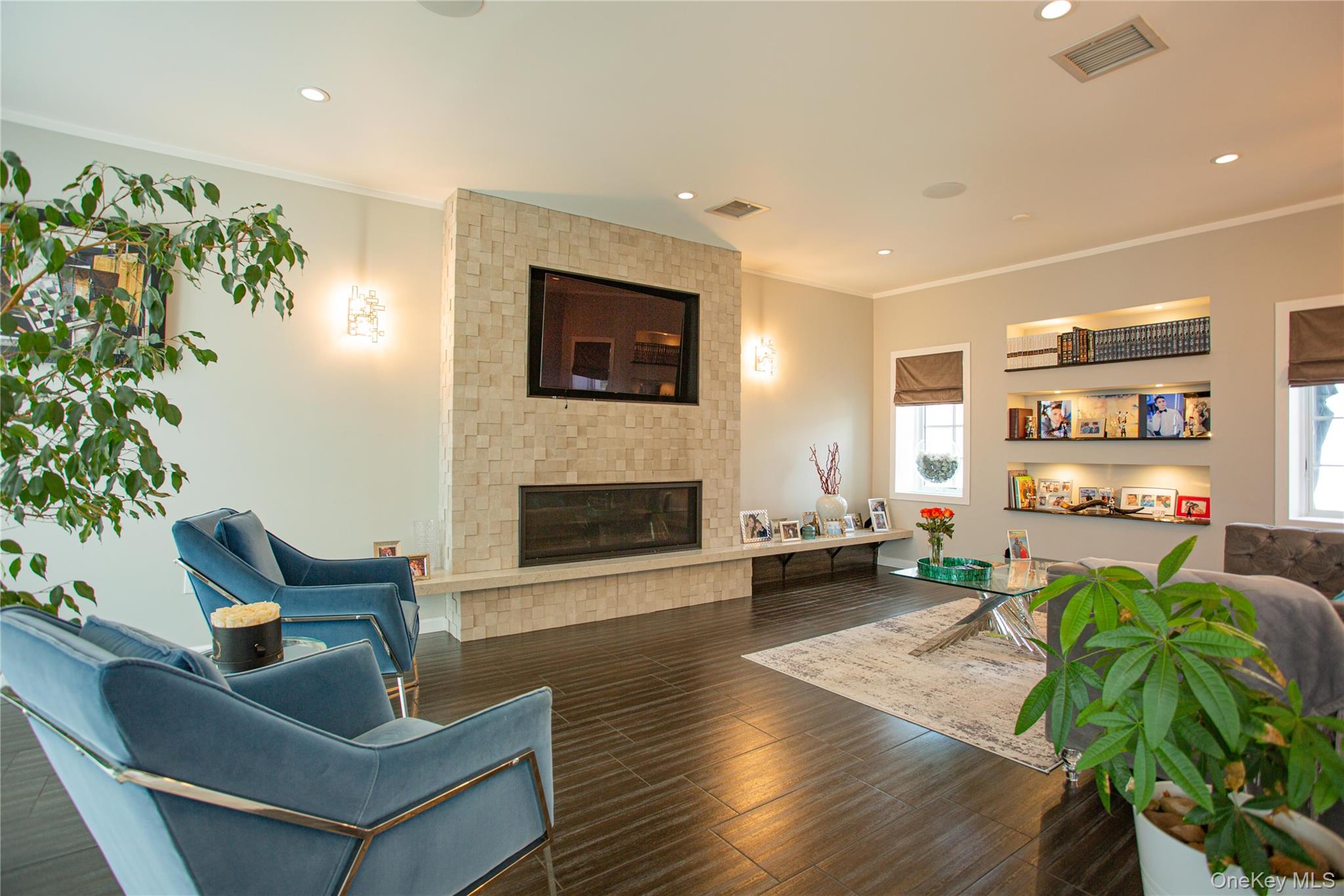 165 W Walnut Street – For Sale photo 5