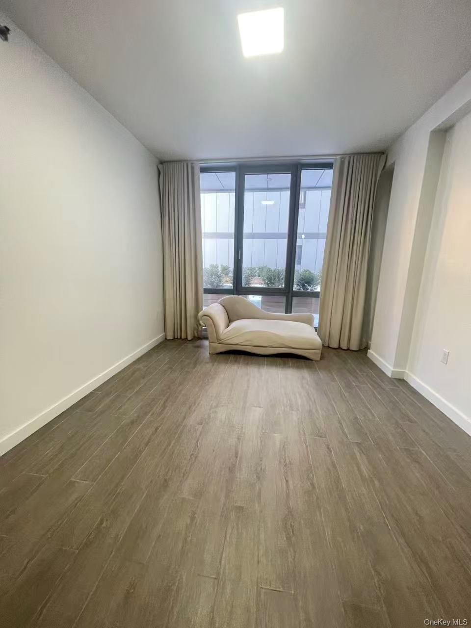 144-27 Sanford Avenue, Unit 2K photo 2
