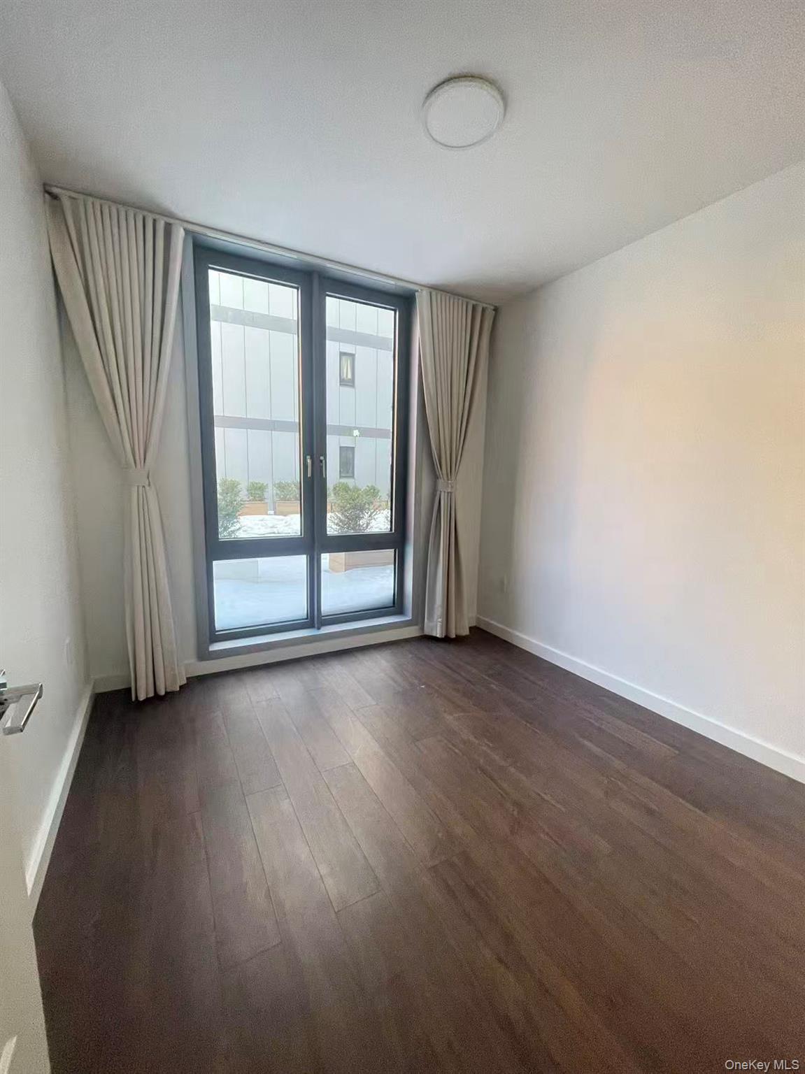 144-27 Sanford Avenue, Unit 2K photo 4