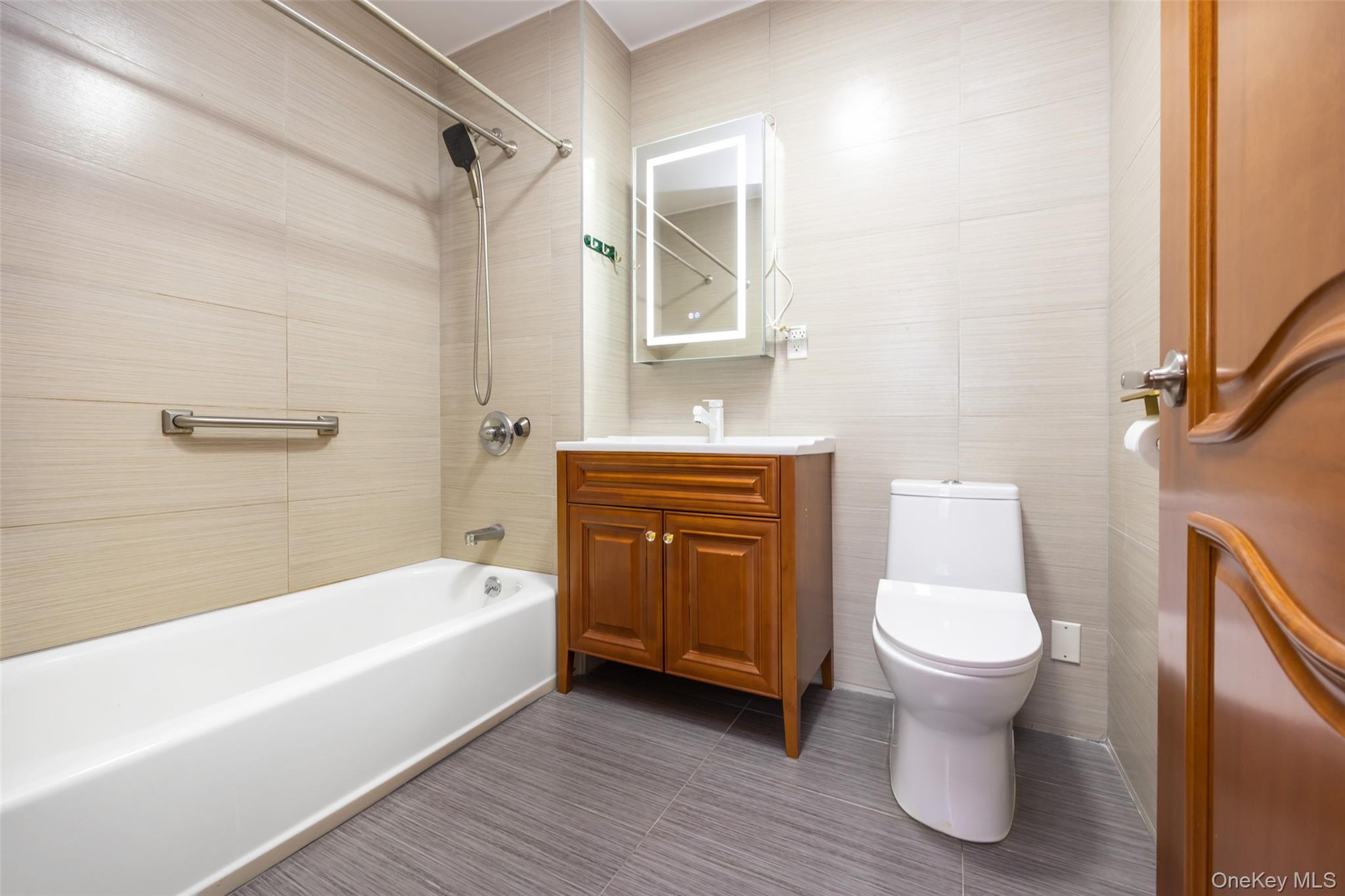 144-69 Barclay Avenue, Unit 4A photo 4