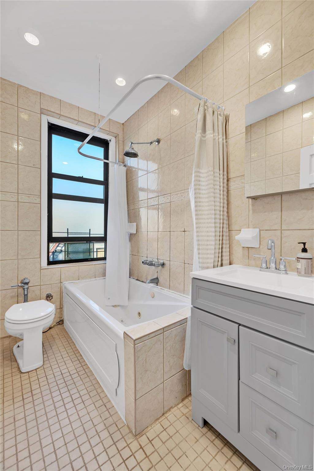 825 Walton Avenue, Unit 5G photo 7