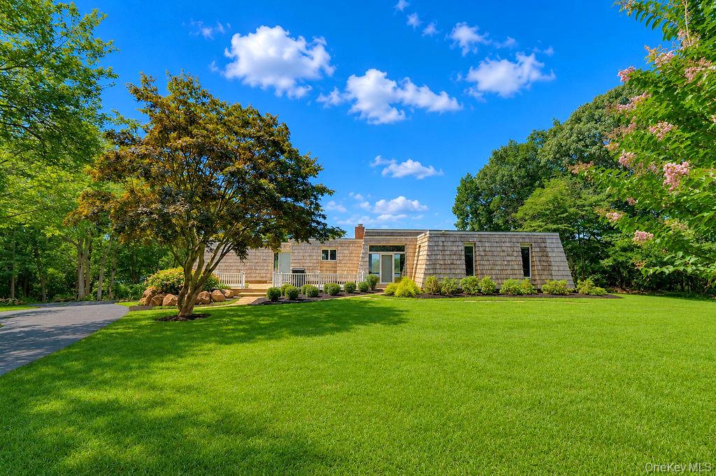 9305 Soundview Avenue – For Sale