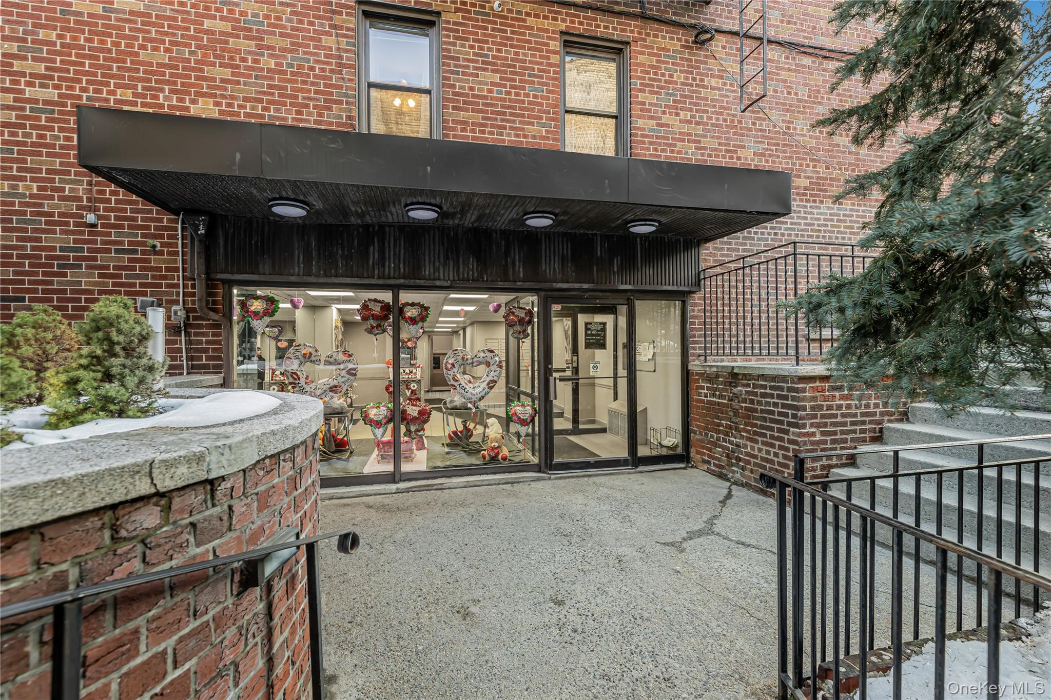 1725 Edison Avenue, Unit 1F