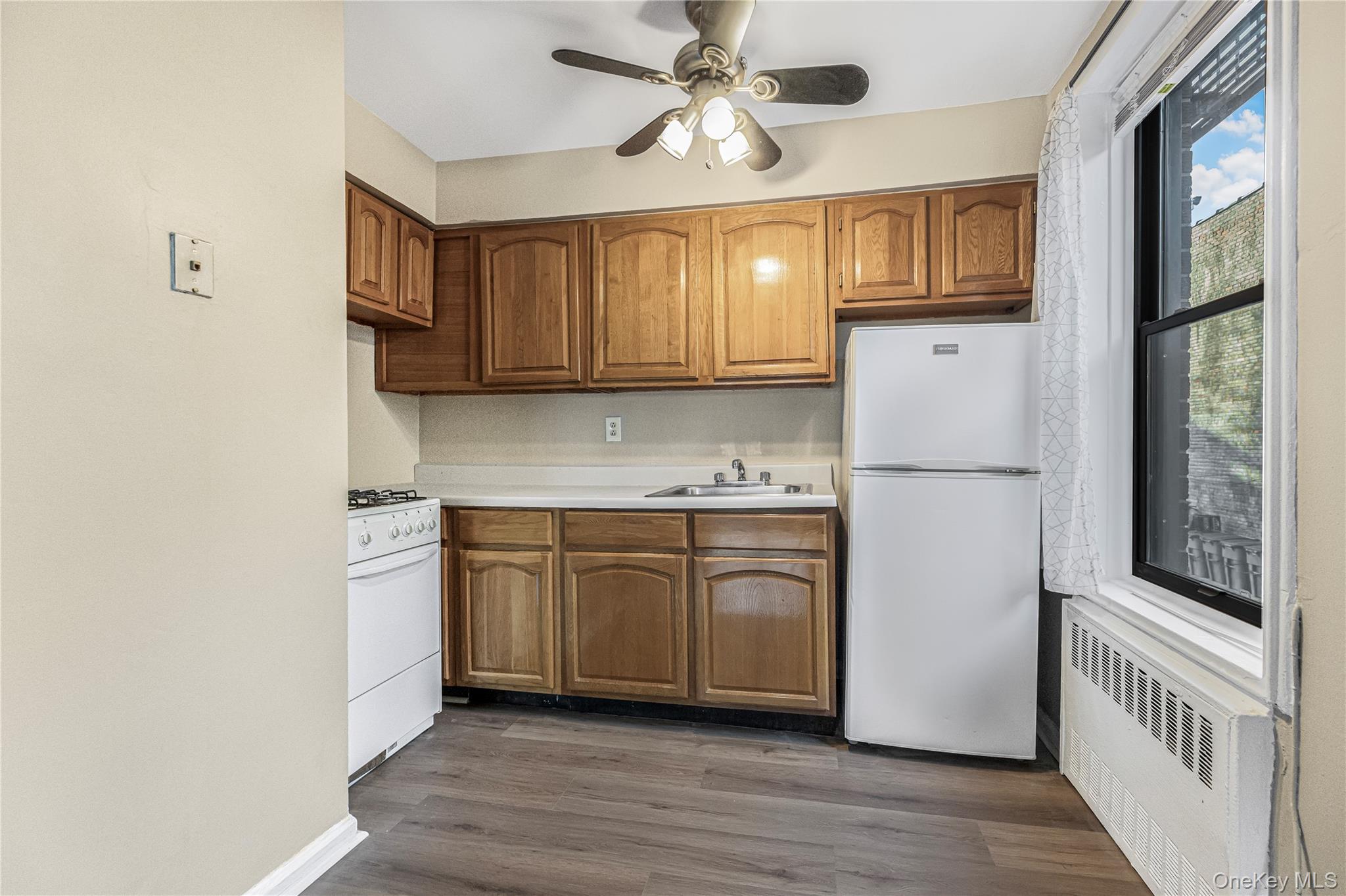 1725 Edison Avenue, Unit 1F photo 4
