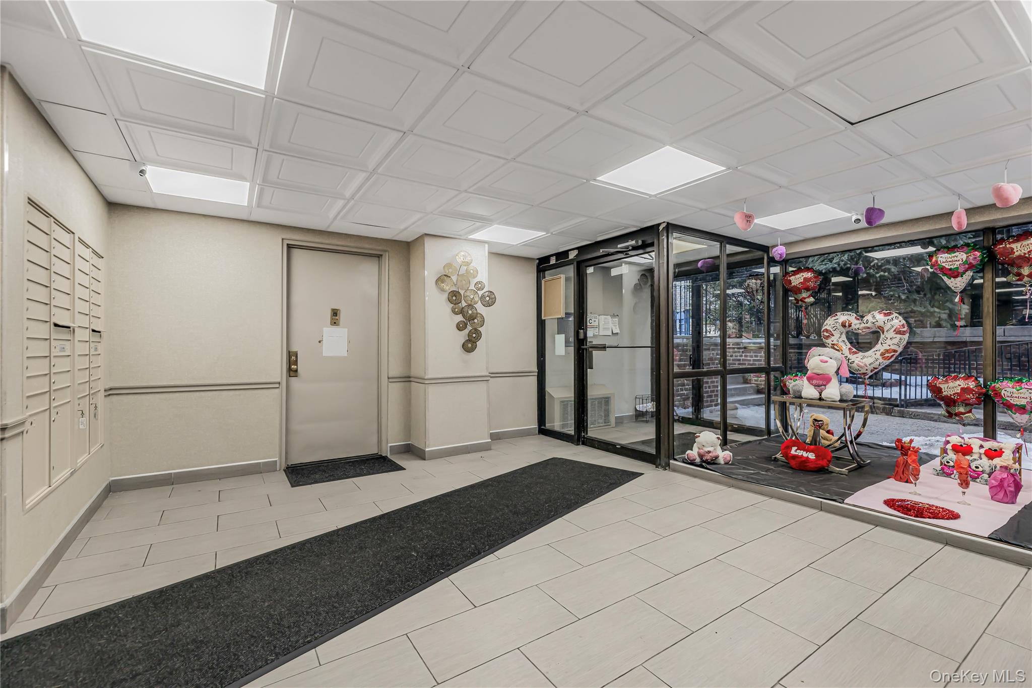 1725 Edison Avenue, Unit 1F photo 2