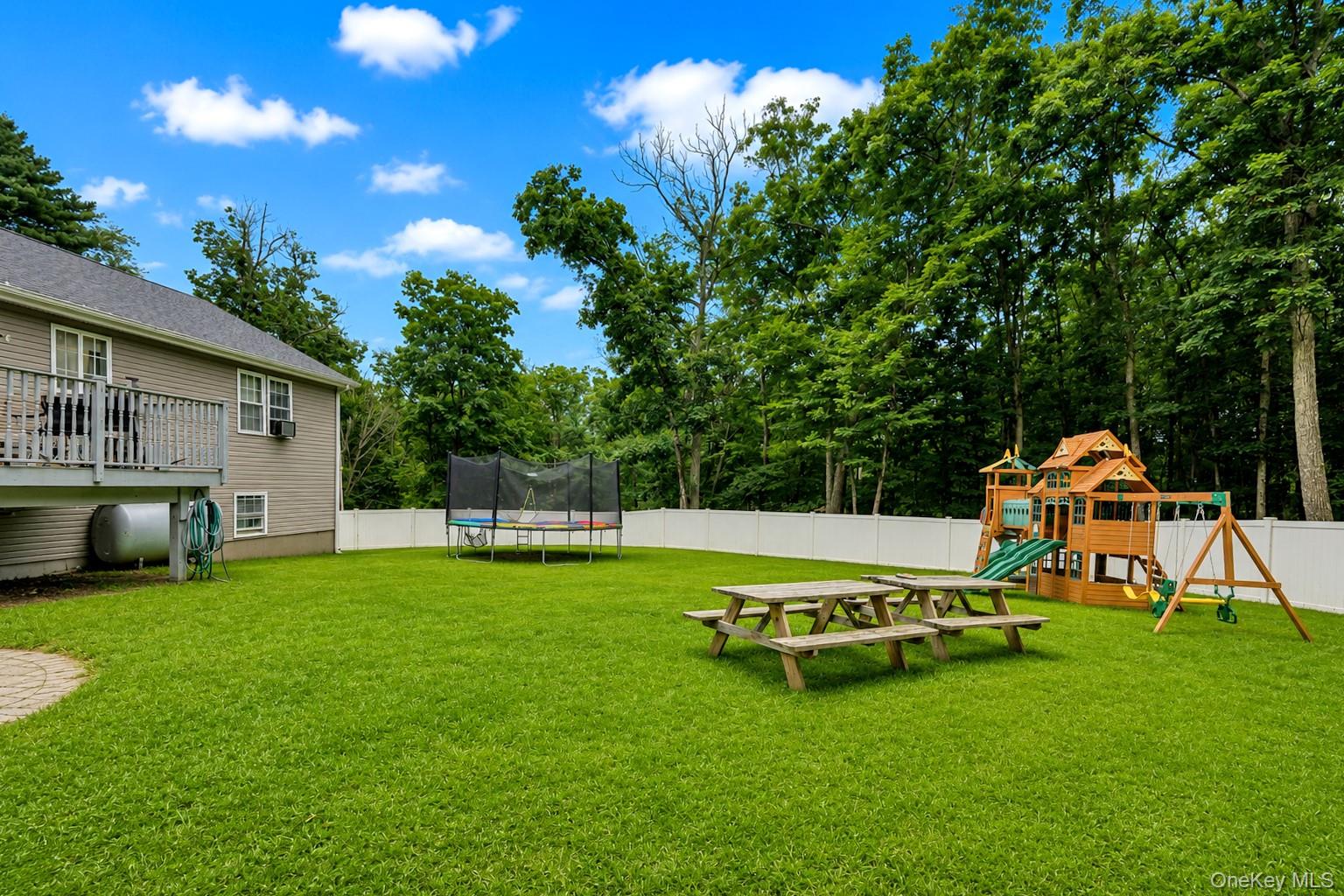 23 Hazelwood Road N – For Sale photo 6