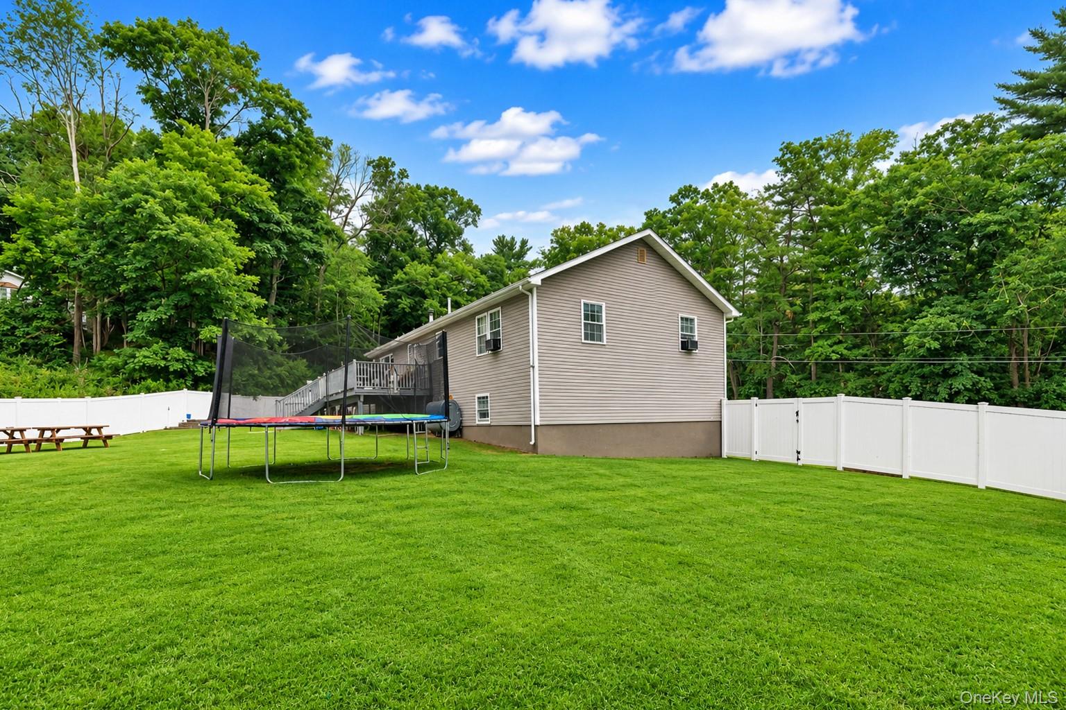 23 Hazelwood Road N – For Sale photo 11