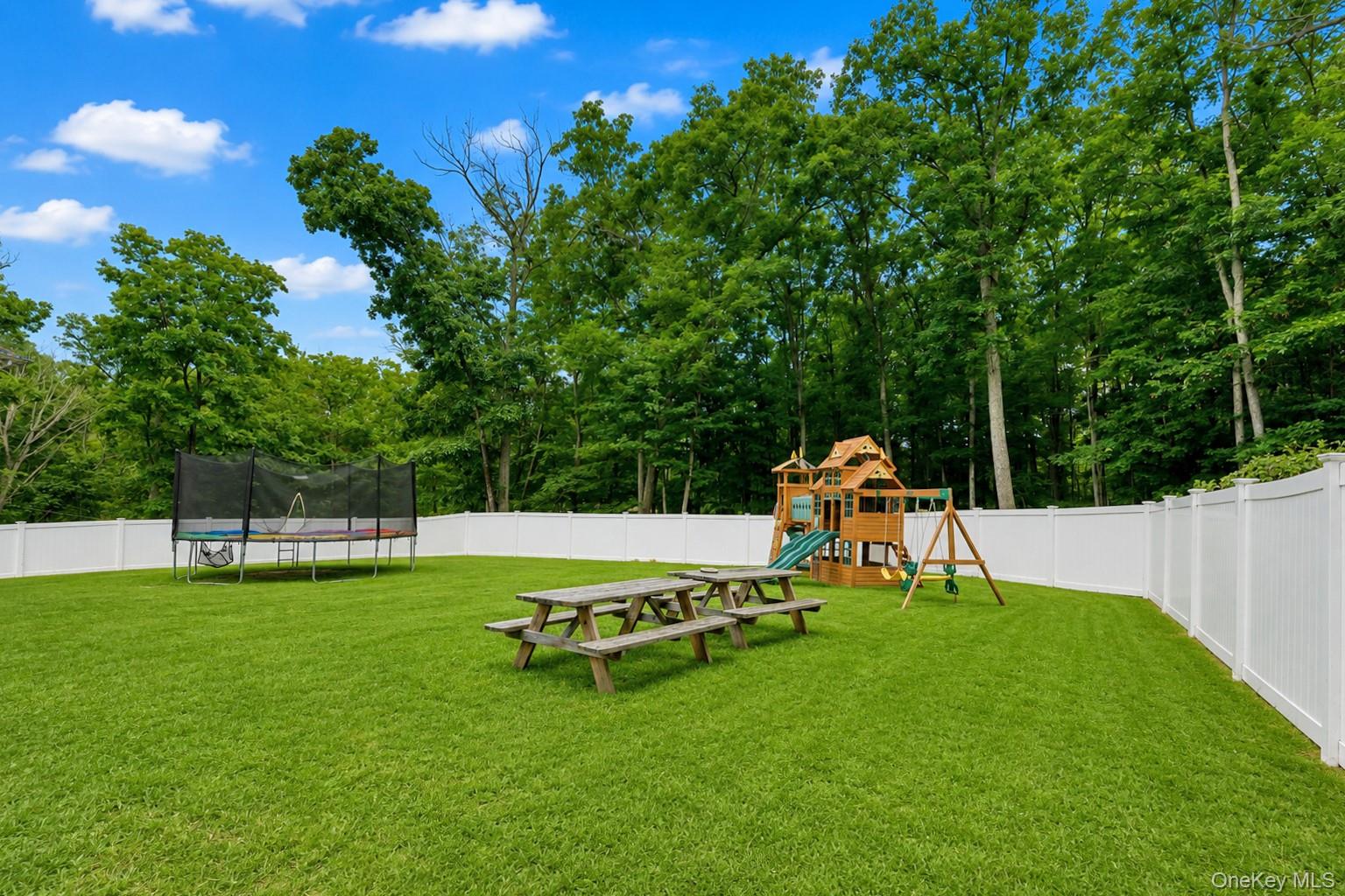 23 Hazelwood Road N – For Sale photo 7