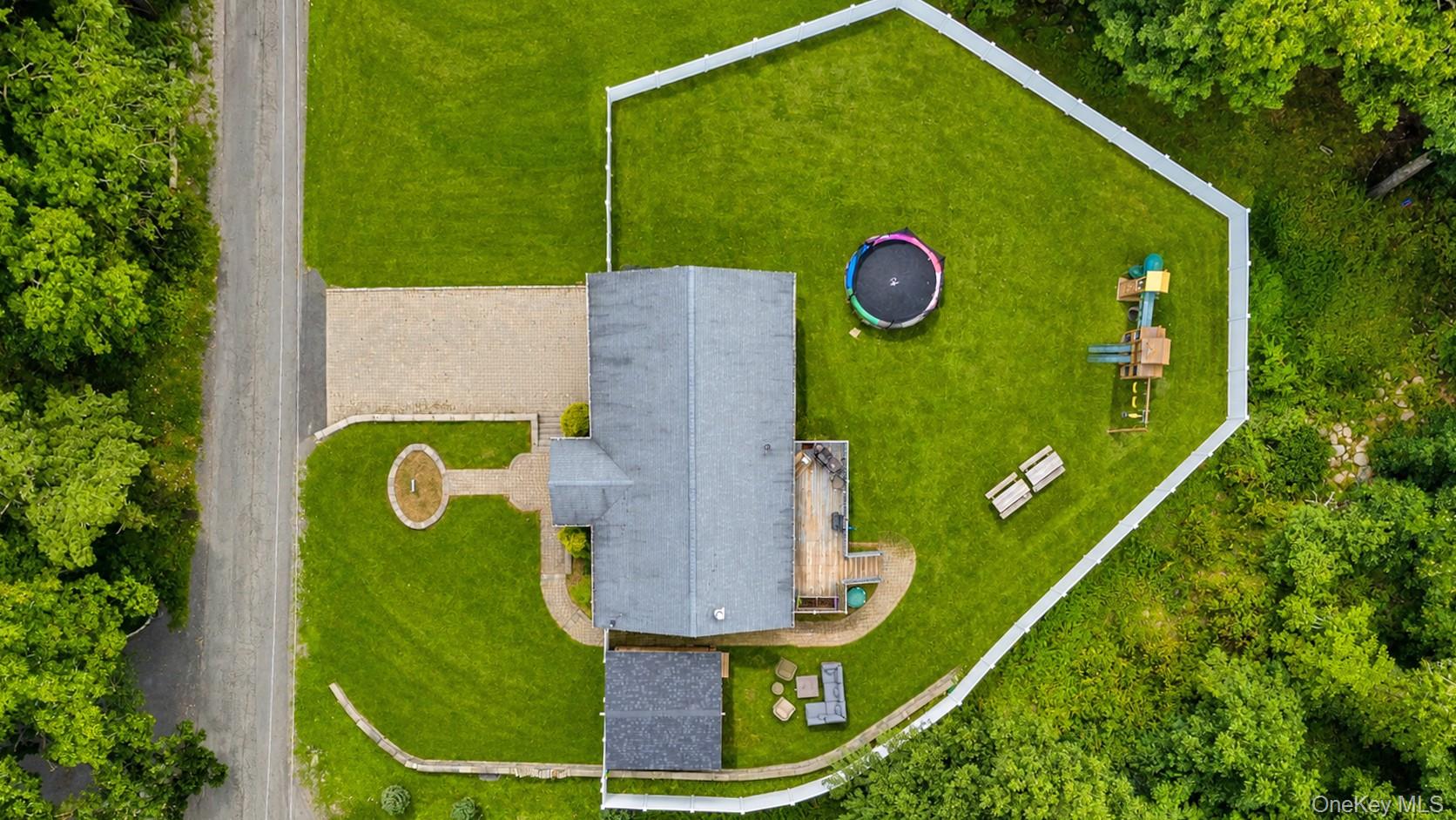 23 Hazelwood Road N – For Sale photo 9