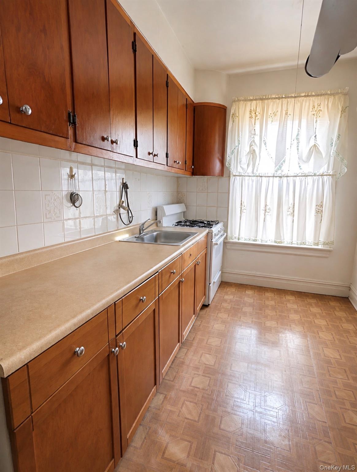 1139 Noble Avenue – For Sale photo 8