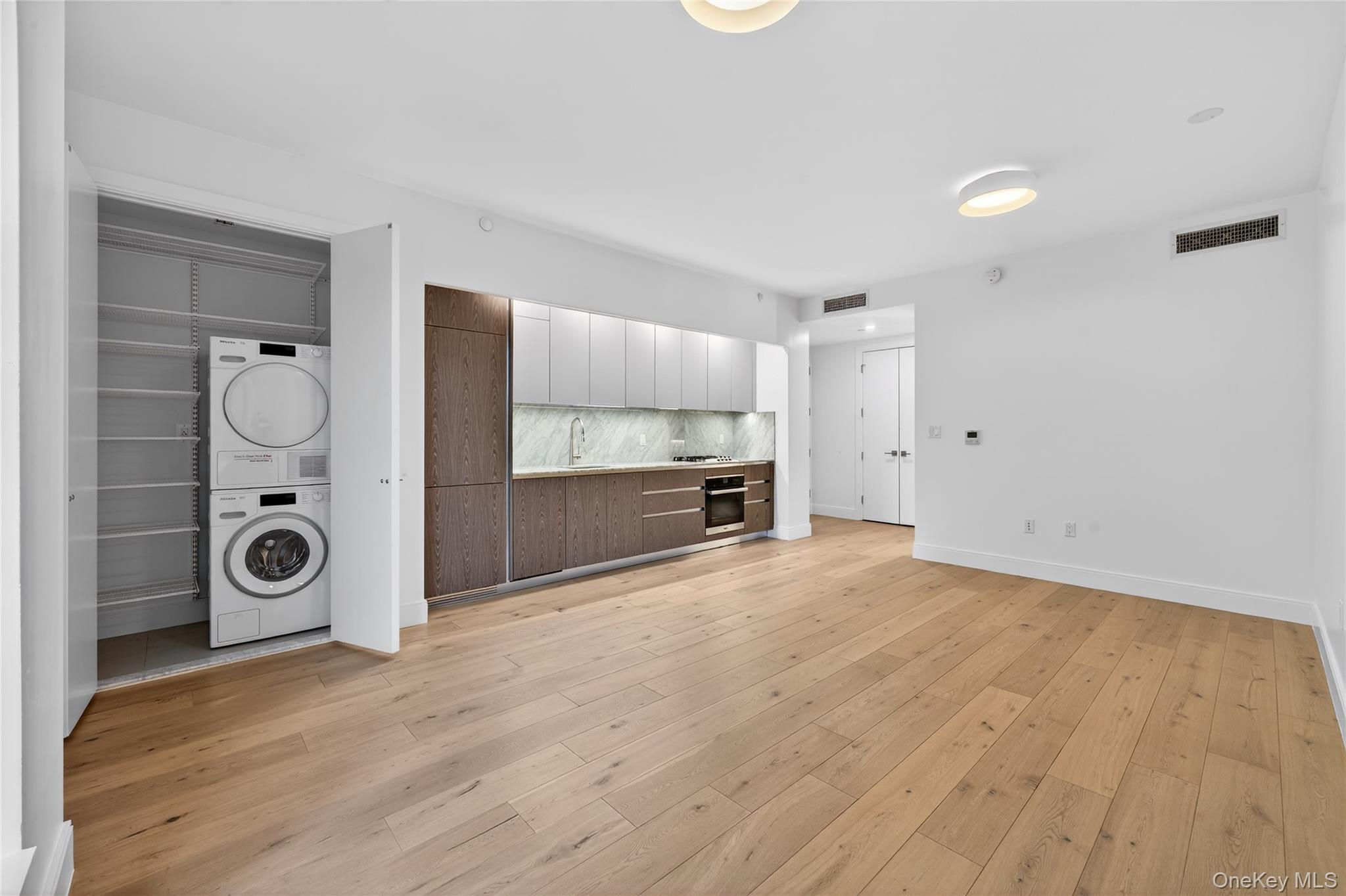 229 9th Street, Unit 307 photo 4