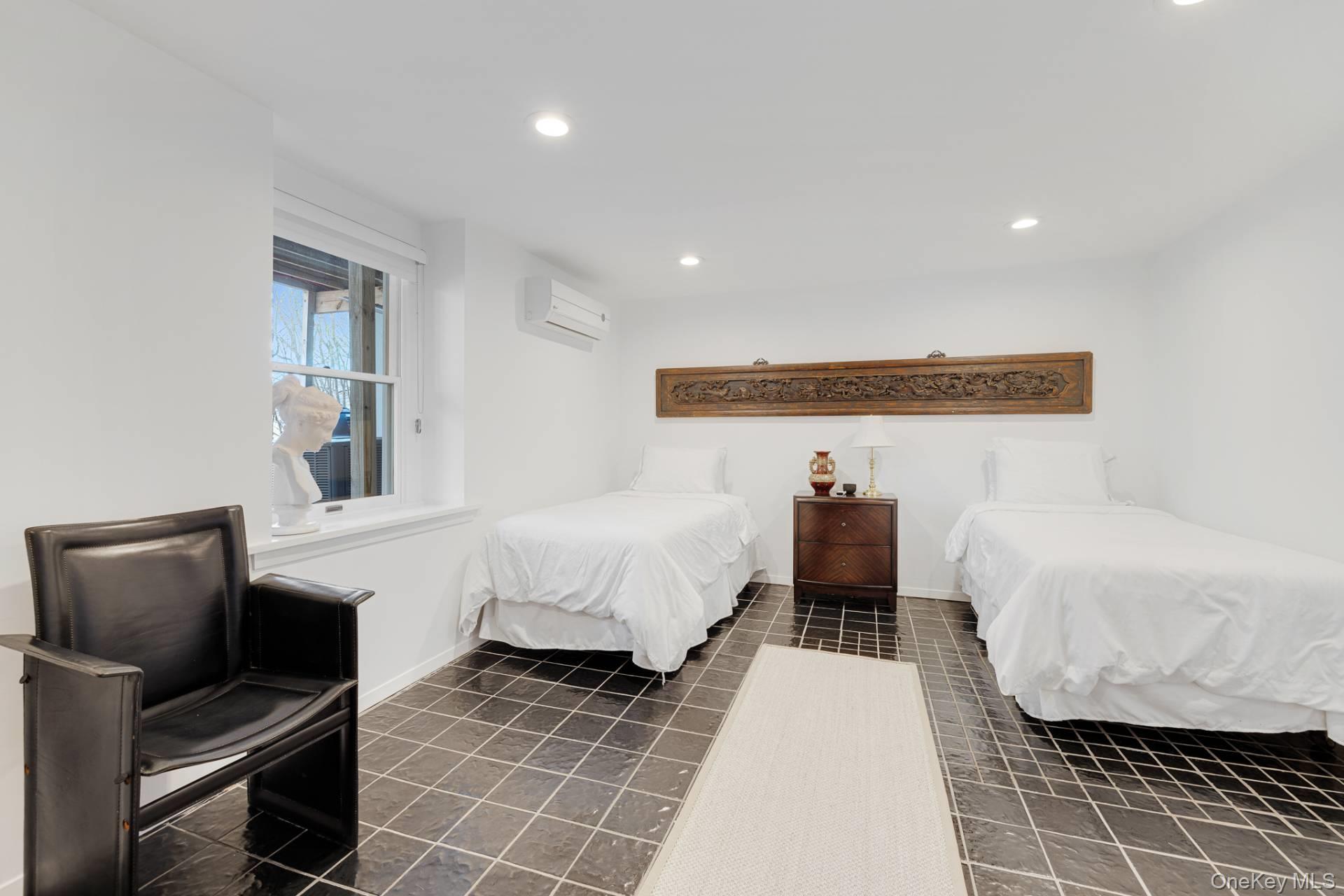 19 Dune Road – For Rent photo 26