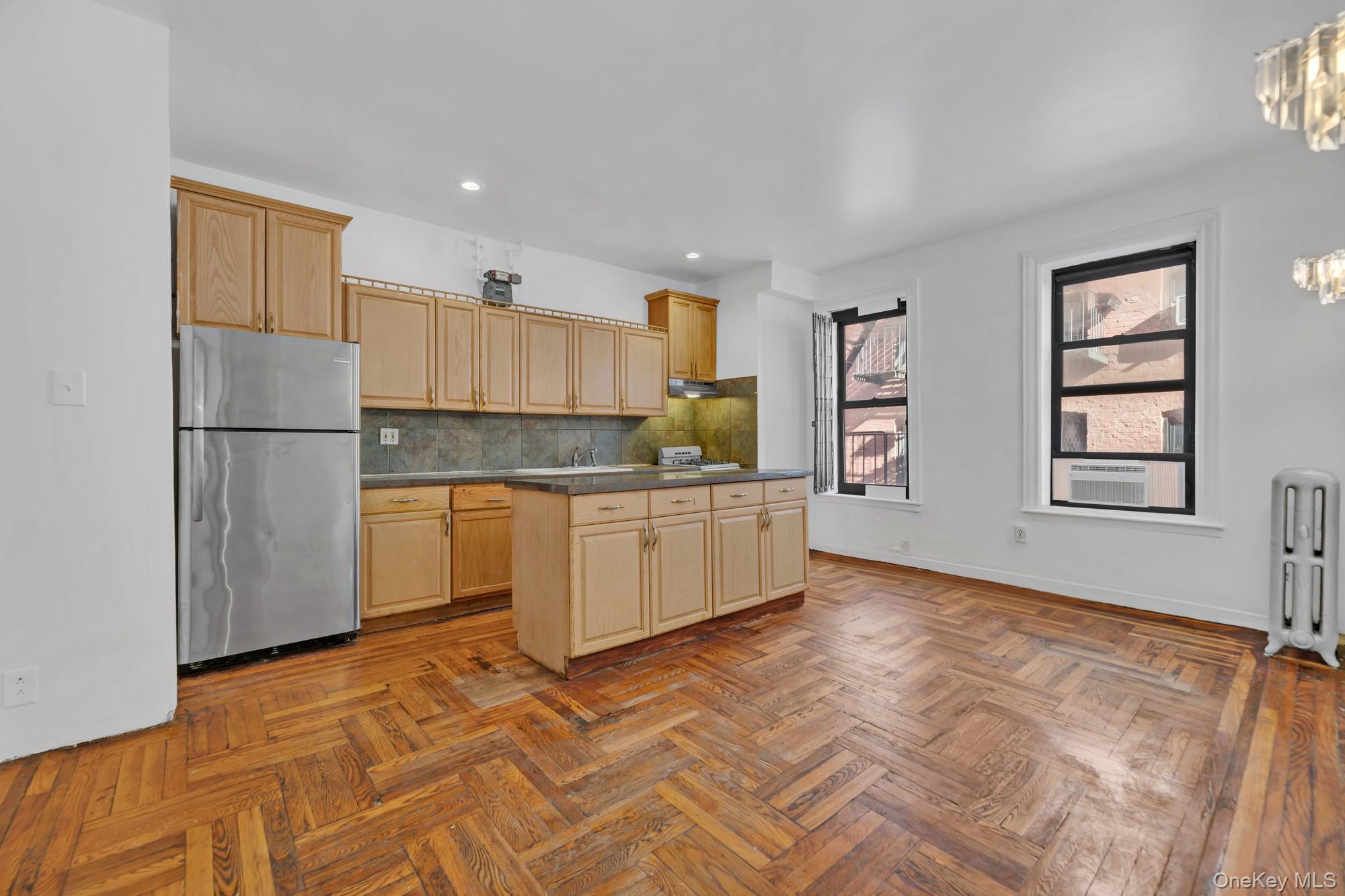 828 Gerard Avenue, Unit 2D photo 2