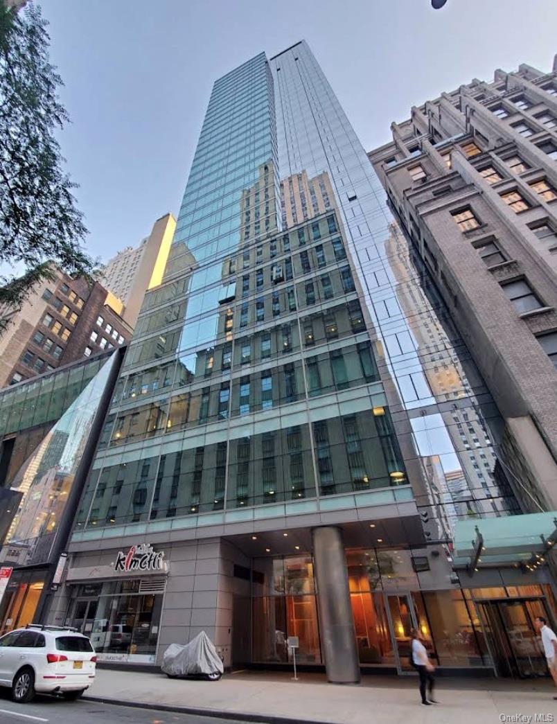 18 W 48th Street, Unit 17D