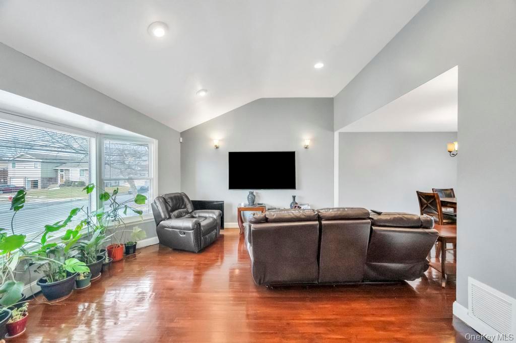 3263 Milburn Avenue – For Sale photo 2