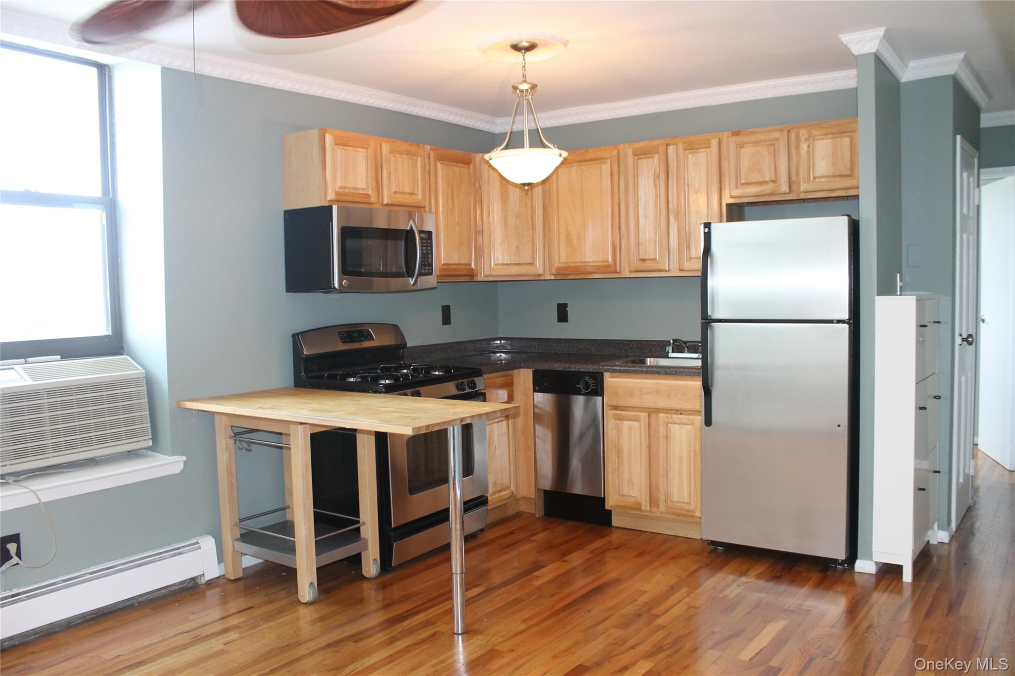 14-23 31 Avenue, Unit 4C