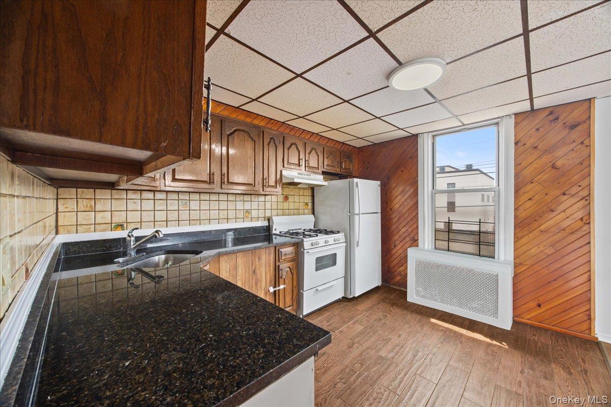 976 Sackett Avenue – For Sale photo 5