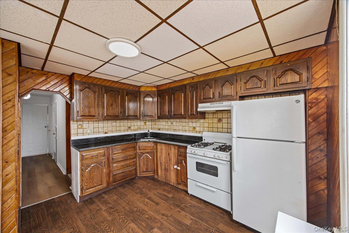 976 Sackett Avenue – For Sale photo 6