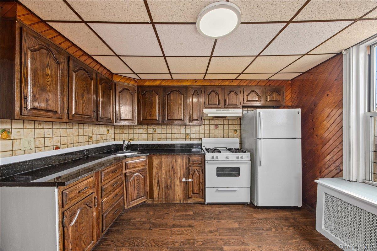 976 Sackett Avenue – For Sale photo 7