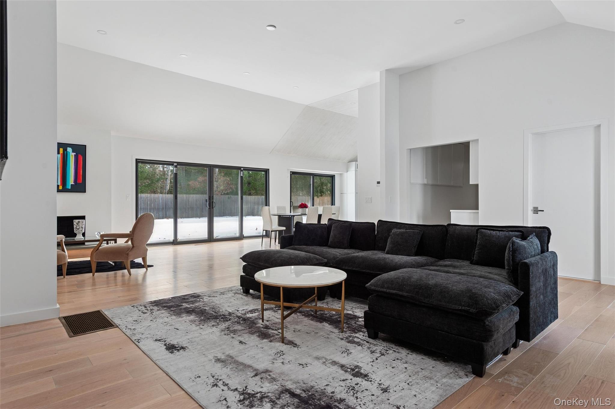 10 Hampton Street – For Rent photo 7