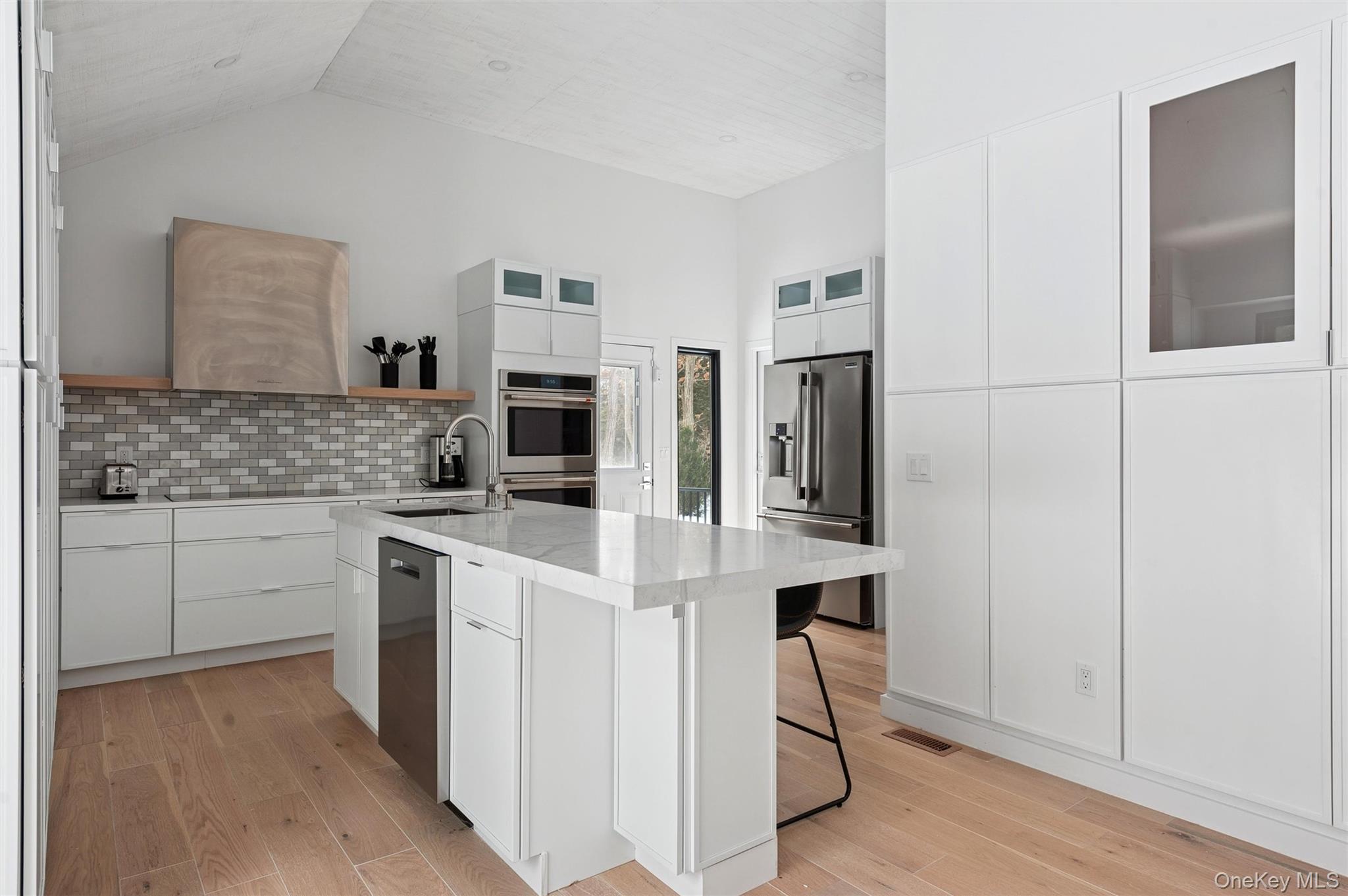 10 Hampton Street – For Rent photo 14