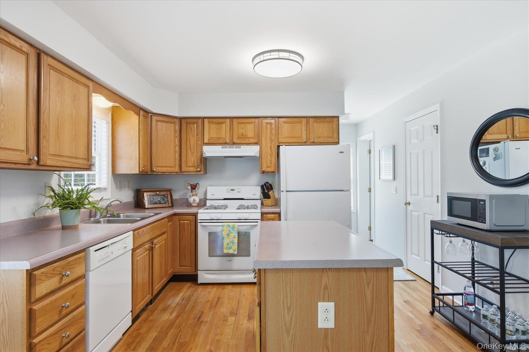 59 Peconic Avenue – For Rent photo 8