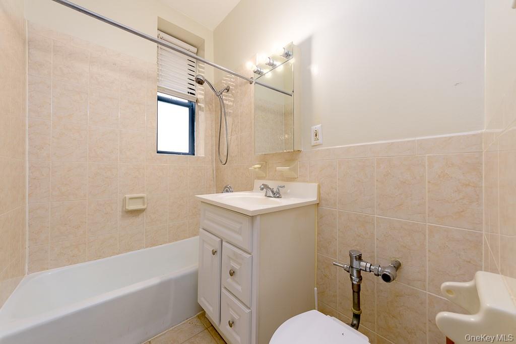 1199 E 53rd Street, Unit 1L photo 5