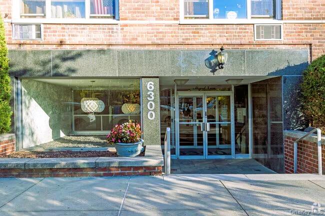 6300 Riverdale Avenue, Unit 5C photo 2