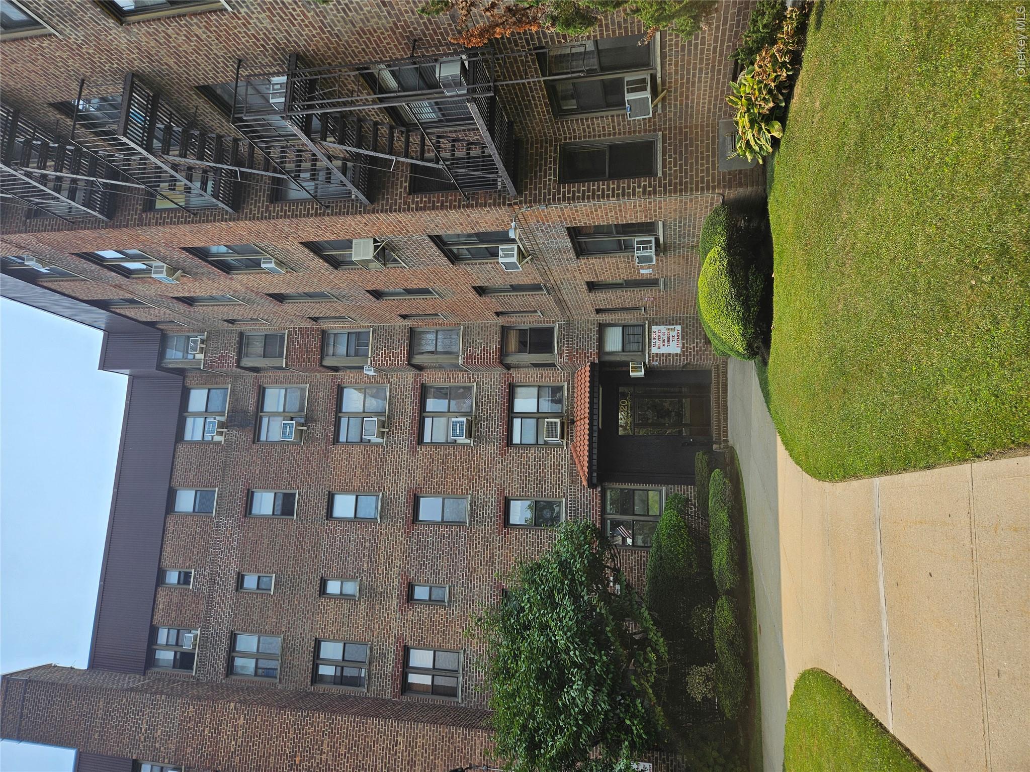 2220 Burnett Street, Unit 1G photo 3