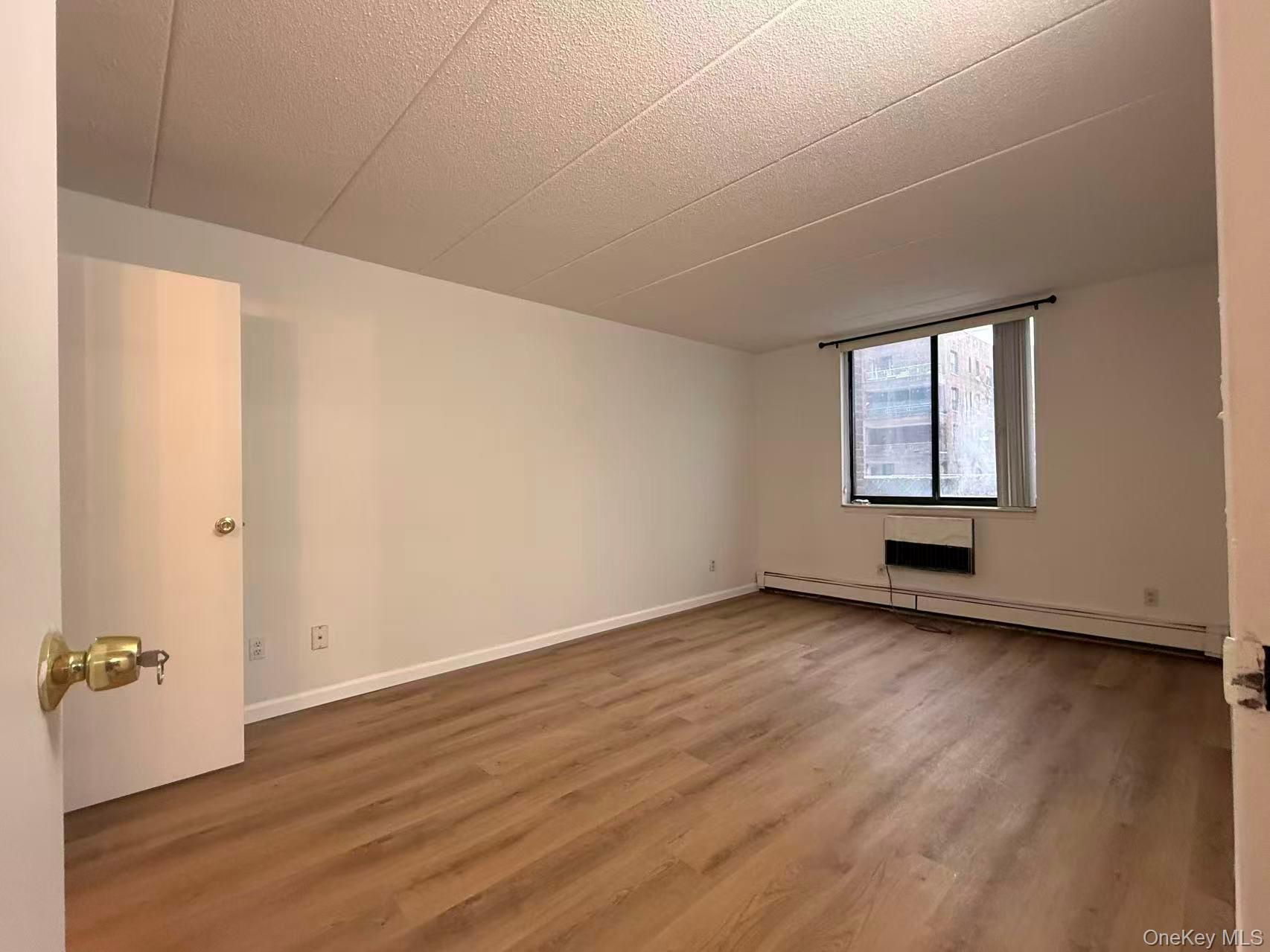 136-24 Maple Avenue, Unit 3B photo 3