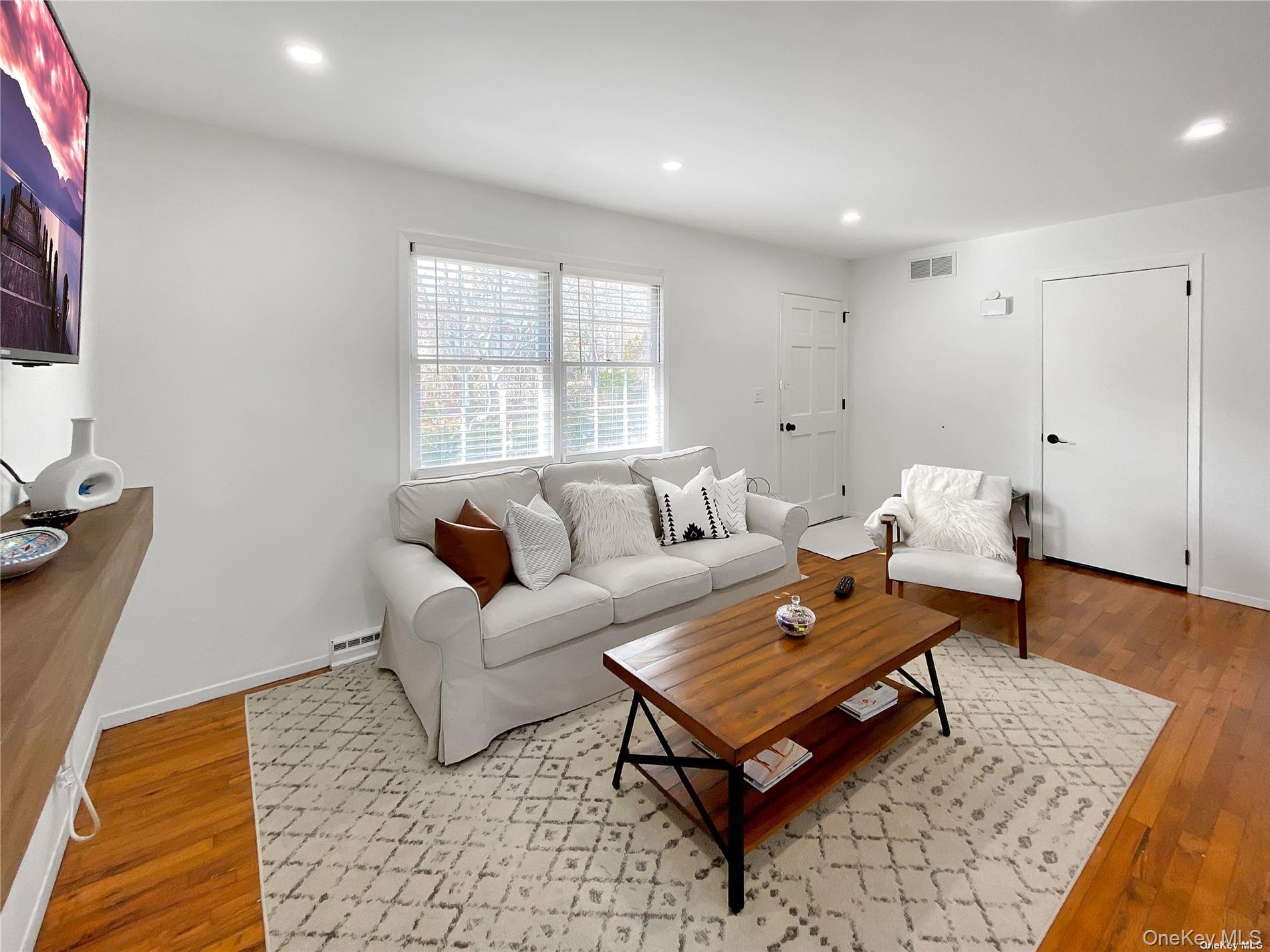 18 Old Riverhead Road – For Rent photo 3