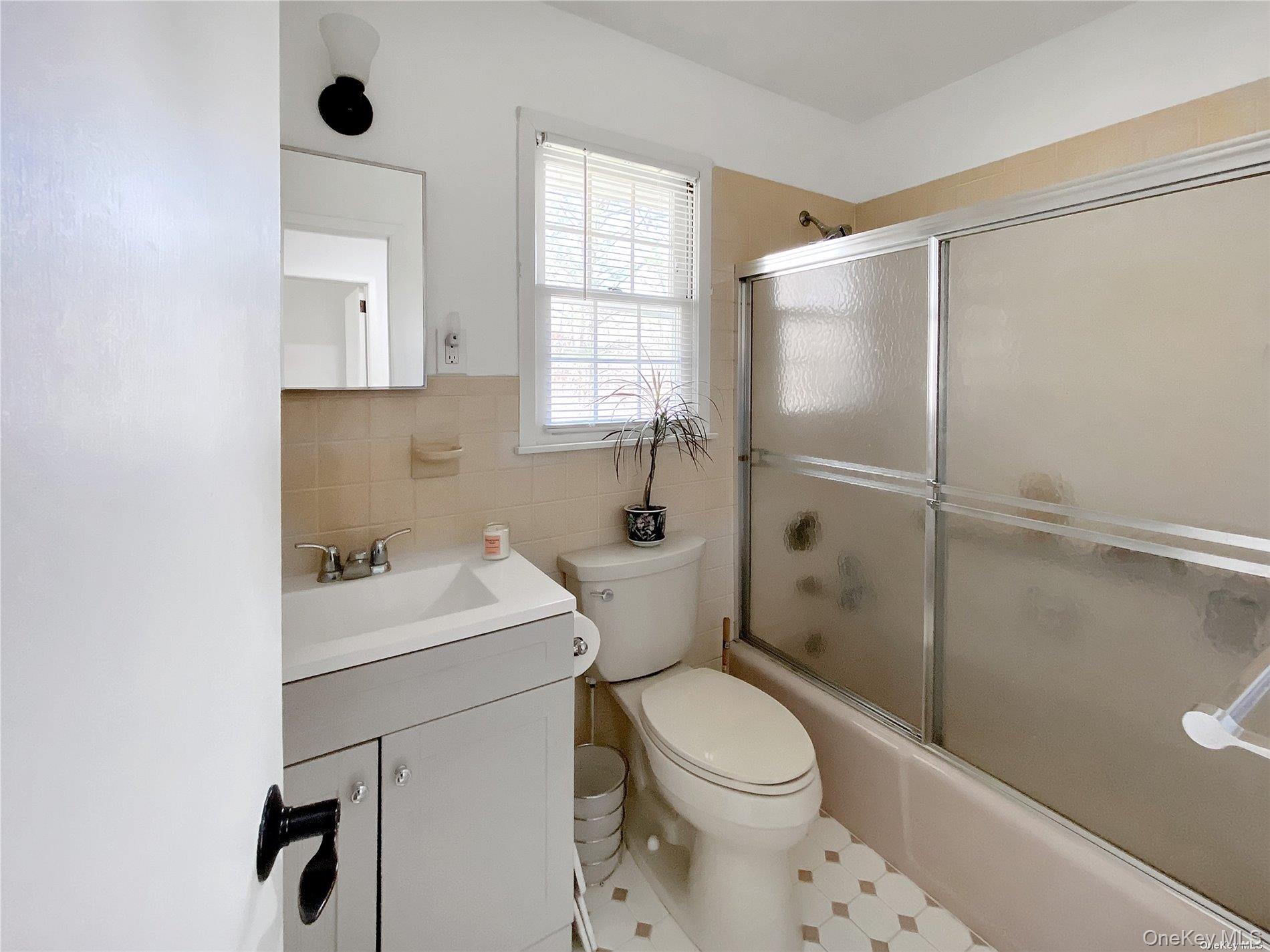 18 Old Riverhead Road – For Rent photo 9