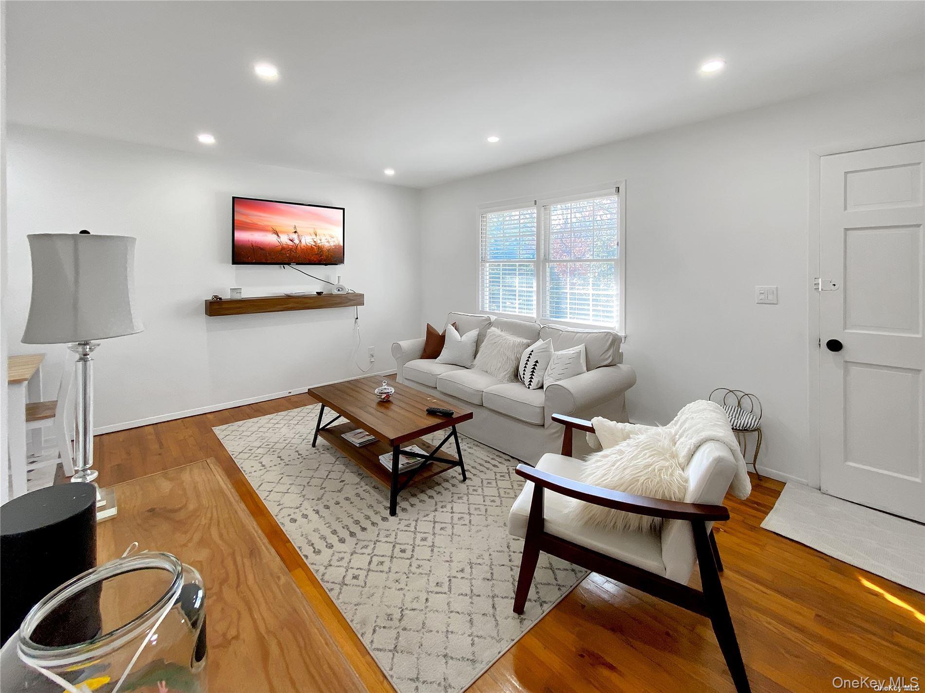 18 Old Riverhead Road – For Rent photo 2
