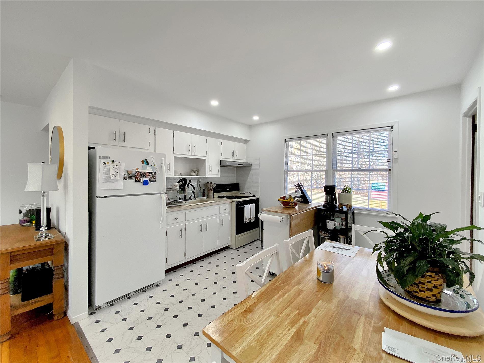 18 Old Riverhead Road – For Rent photo 4