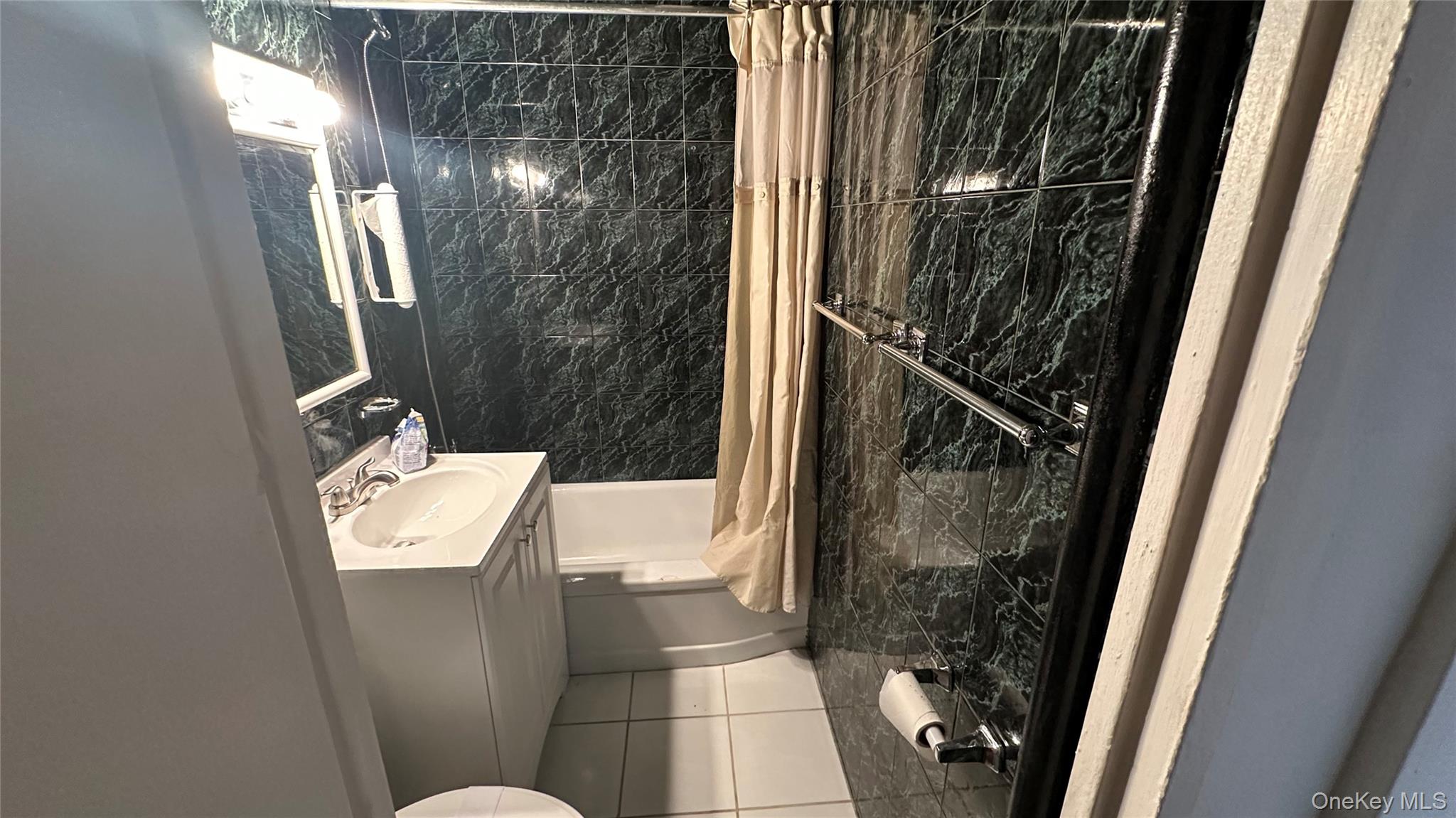 64th Ave 98-10, Unit 3J photo 29
