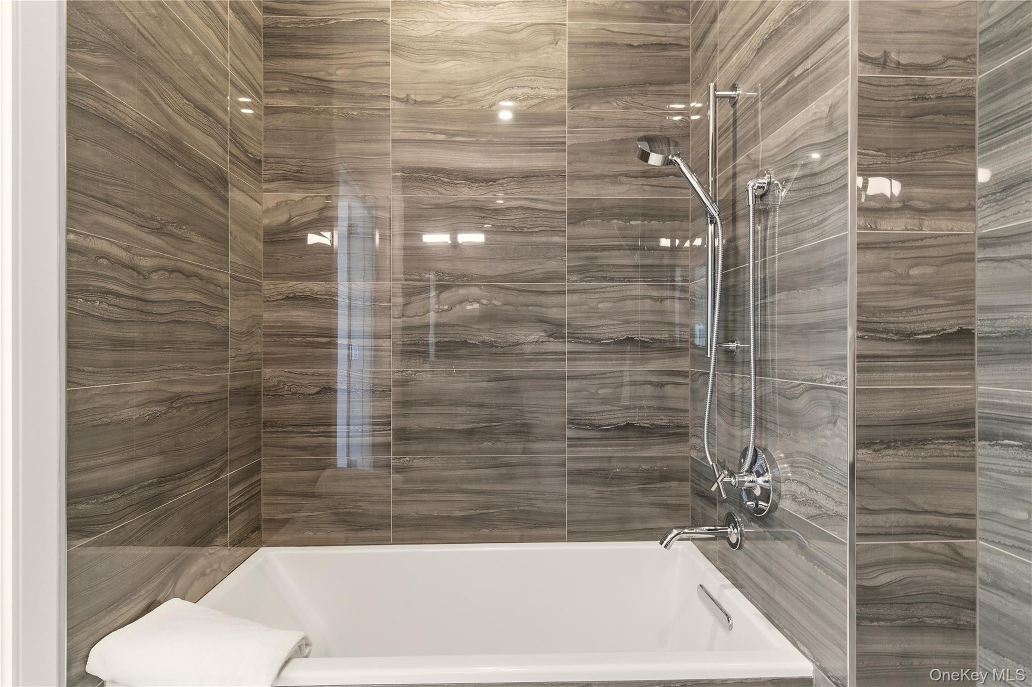 100 Garvies Point Road, Unit 1324 photo 6