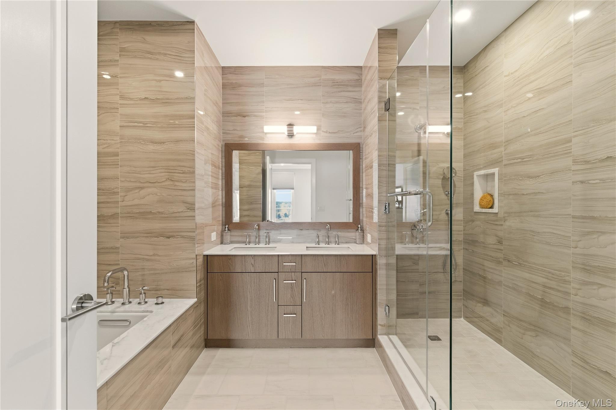 100 Garvies Point Road, Unit 1324 photo 4
