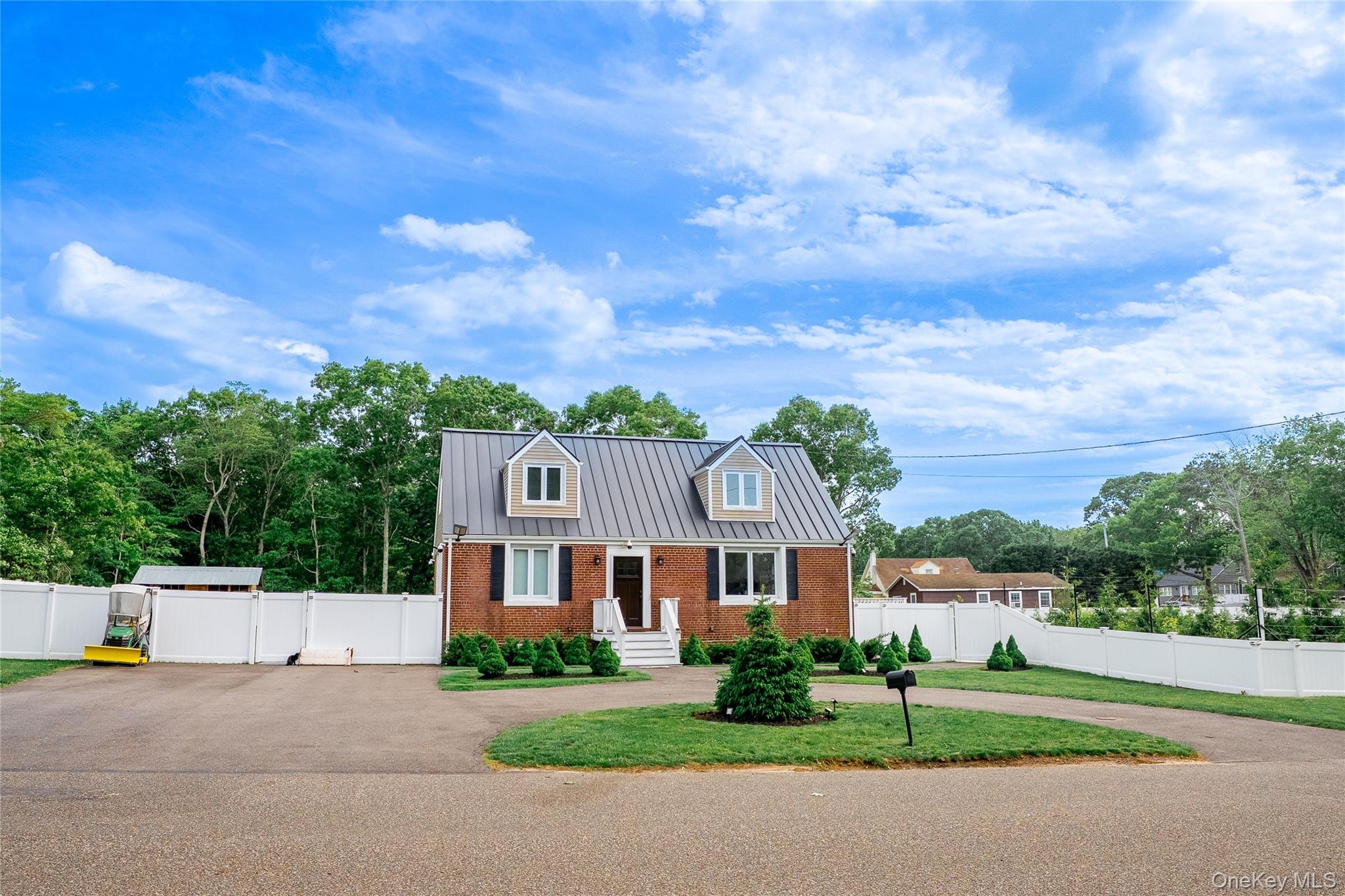 4 Riverside Avenue – For Sale photo 4