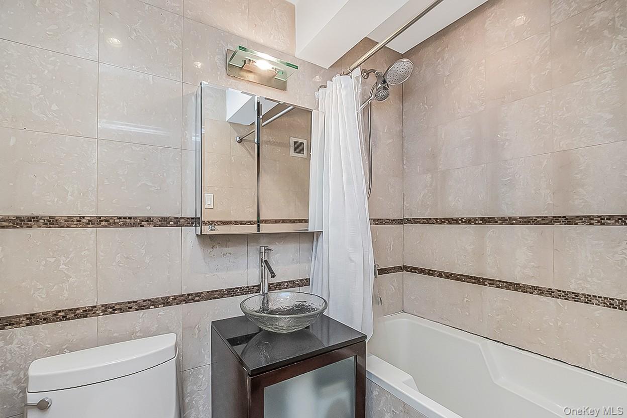 1874 Pelham Parkway S, Unit 4A photo 2