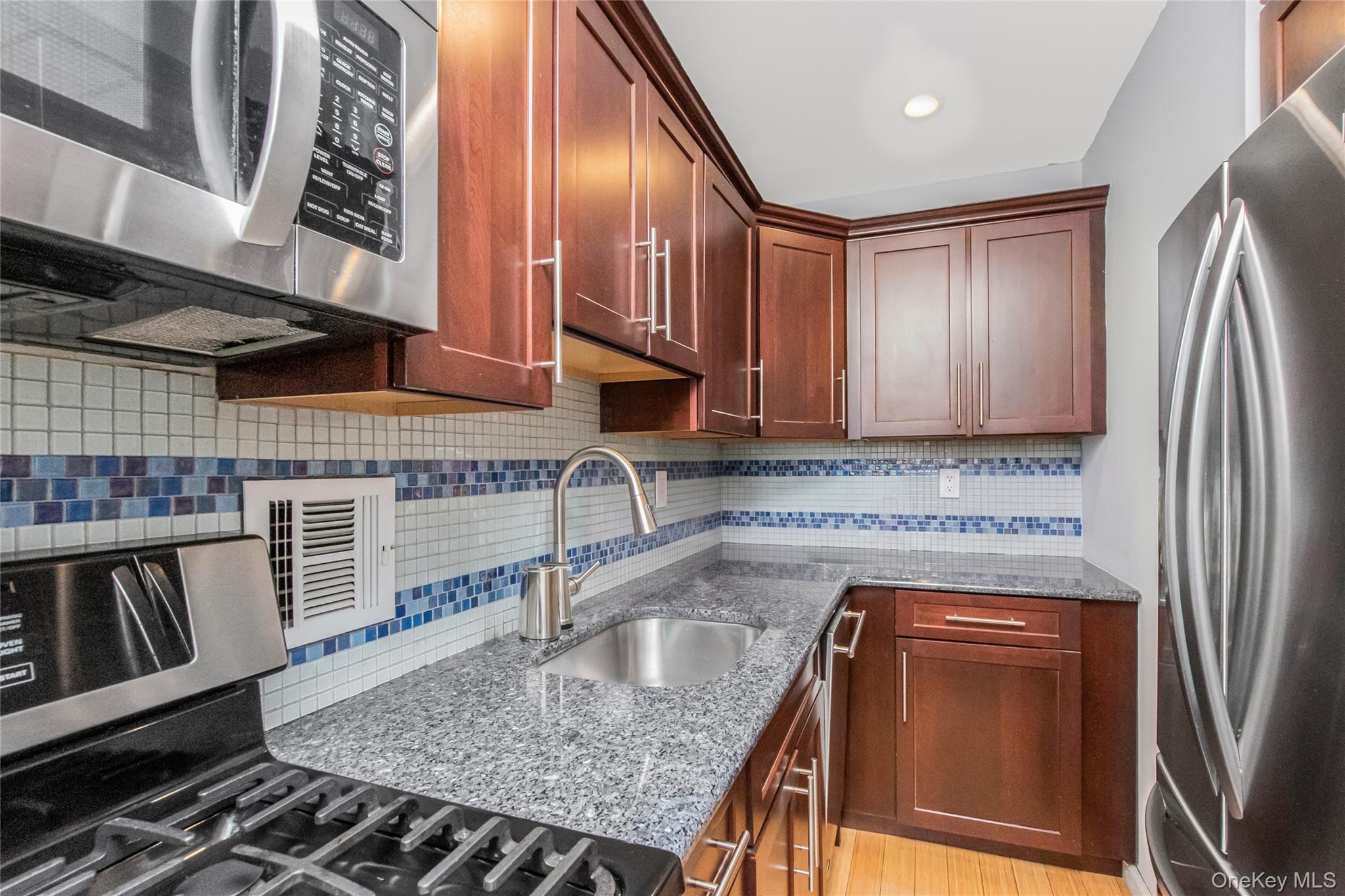 1874 Pelham Parkway S, Unit 4A photo 9