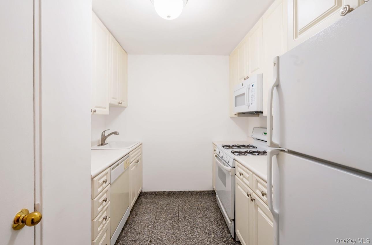 420 E 64th Street, Unit W8F photo 9